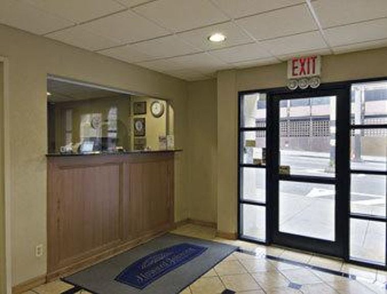 Howard Johnson Express Inn Bronx - photo 11