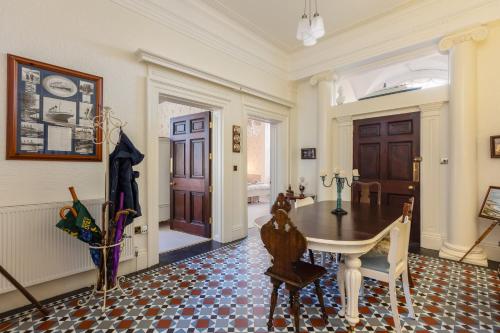 Mariners Hall Elegant Apartment close to Whitby Town Centre