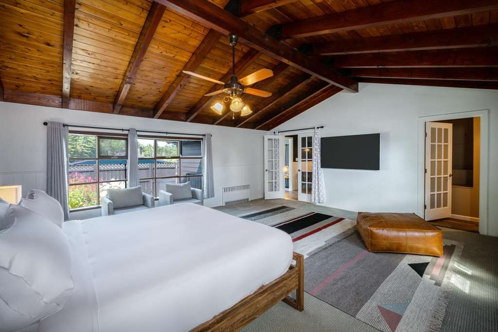 Placid Bay Hotel - photo 8