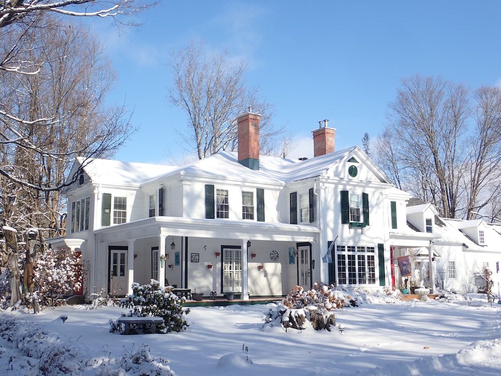 Domaine Les Boisés Lee Farm — 5-Star Luxury Hotel in Sherbrooke, Canada