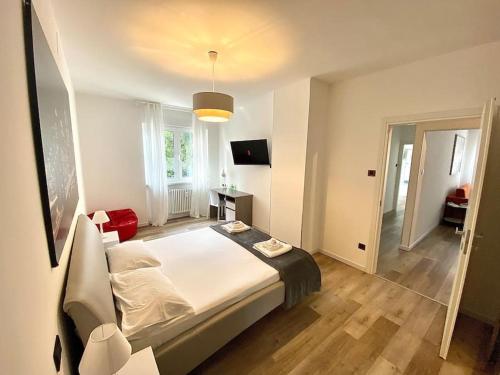 10min From Center 3 Bedroom Apartment with Balcony — 4-Star Luxury Hotel in Trento, Italy