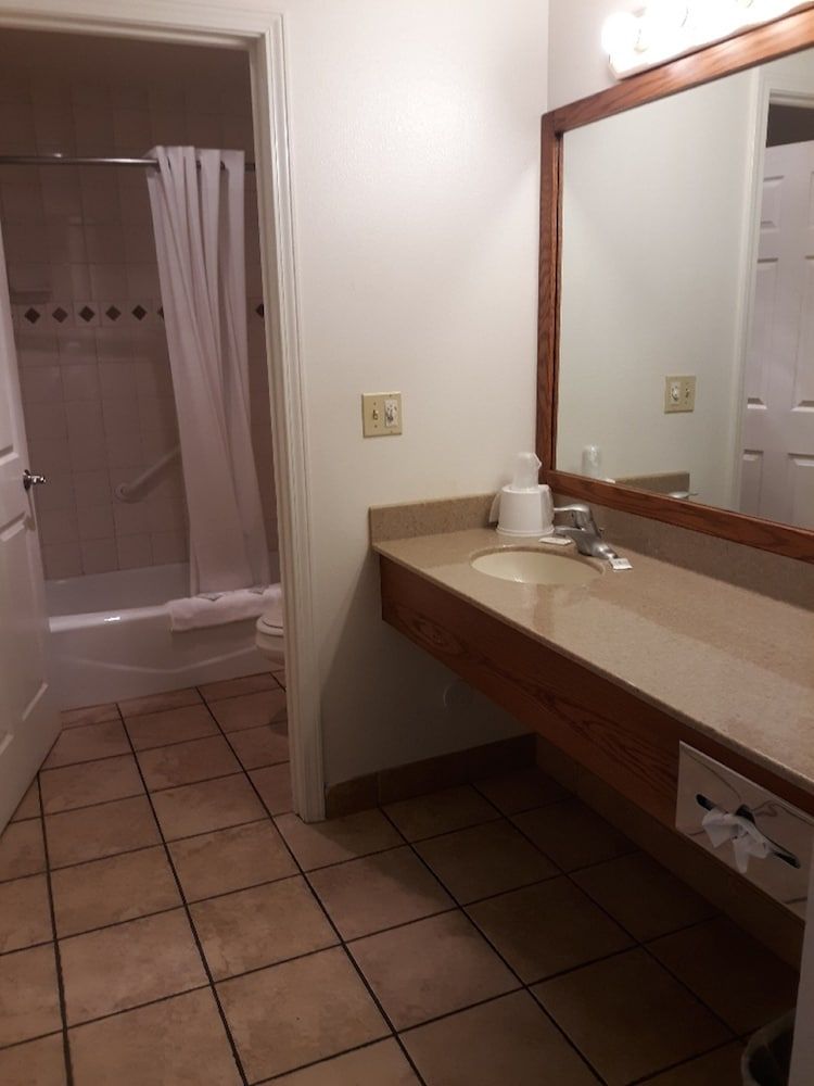 Stay Express Inn Hamilton - photo 18