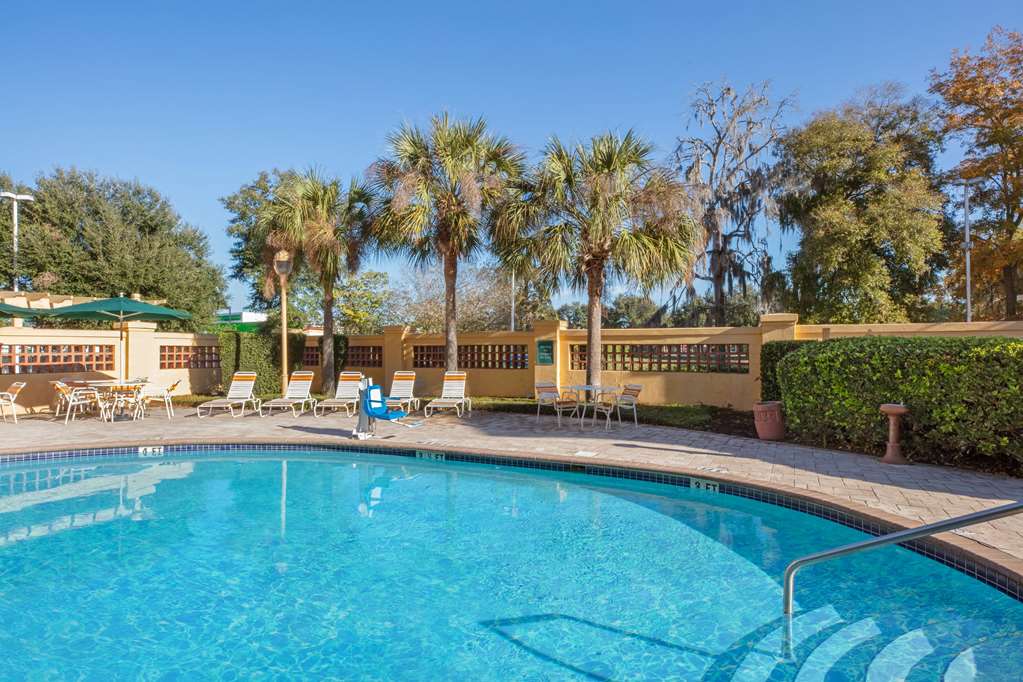 La Quinta Inn & Suites by Wyndham Ocala - photo 9