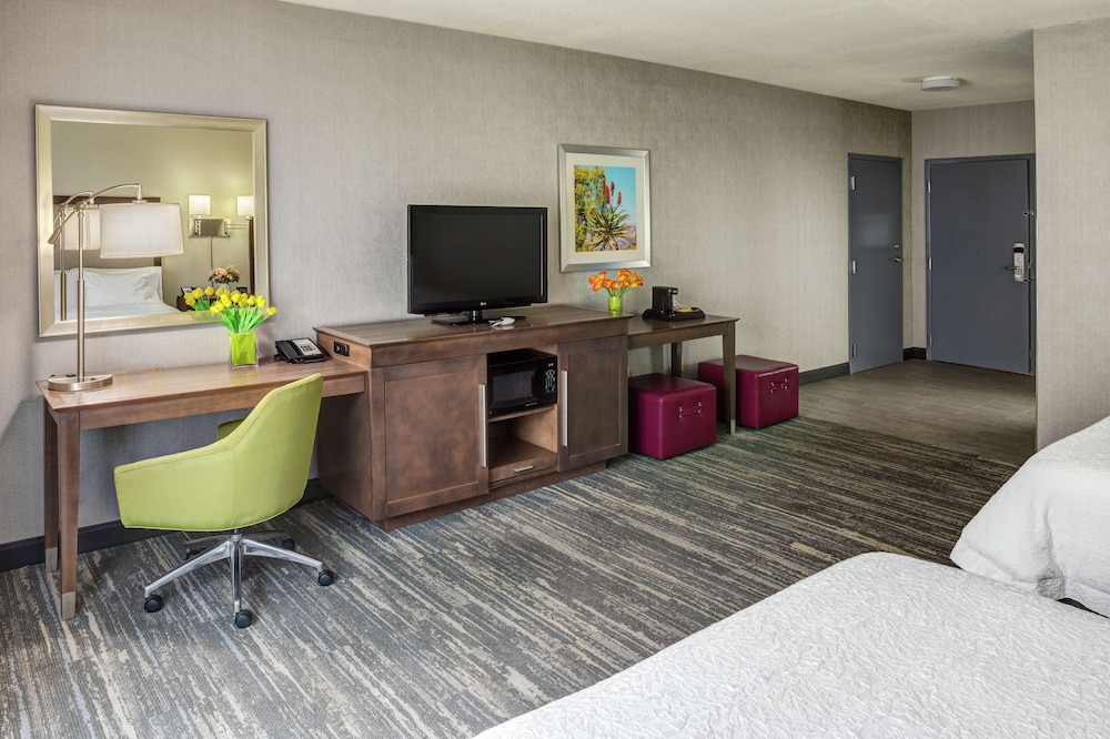 Hampton Inn & Suites Palm Desert - photo 20
