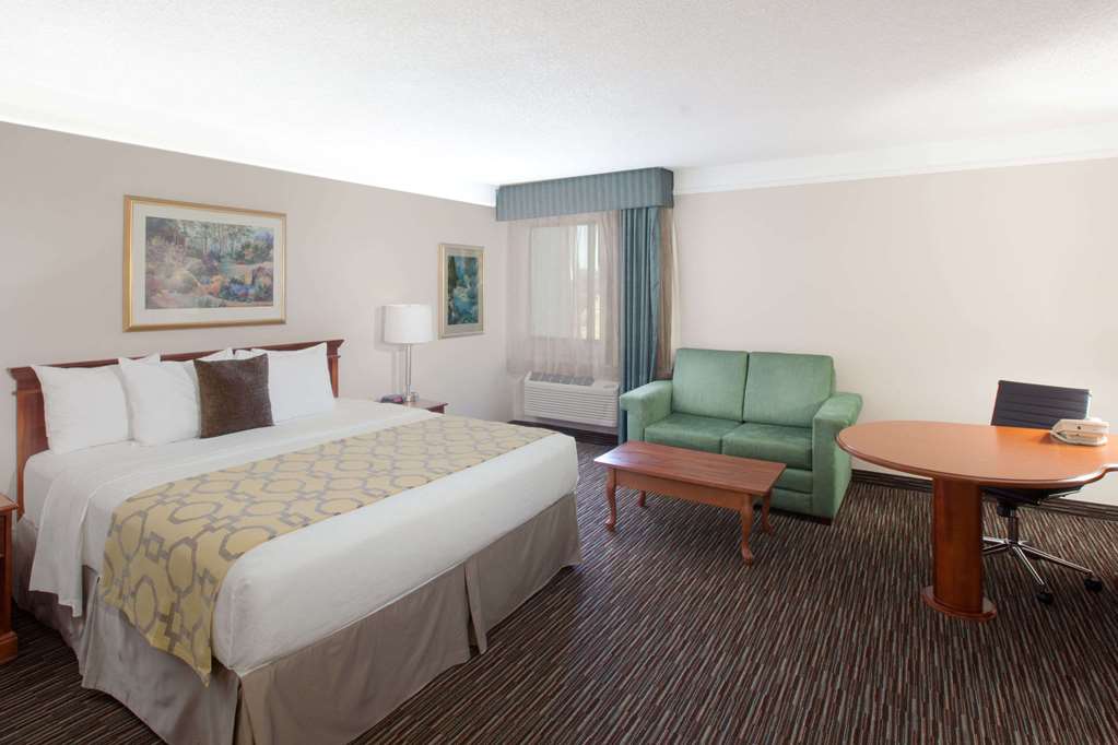 Baymont by Wyndham Texarkana - photo 11