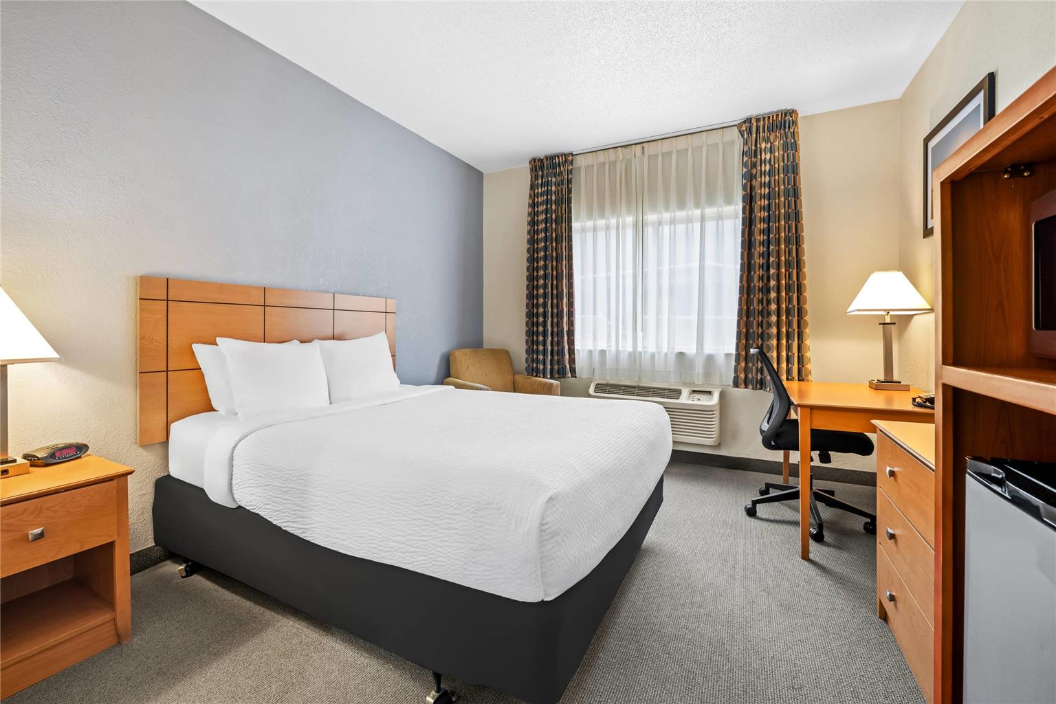 Quality Inn Dubuque on Hwy 20 - photo 9