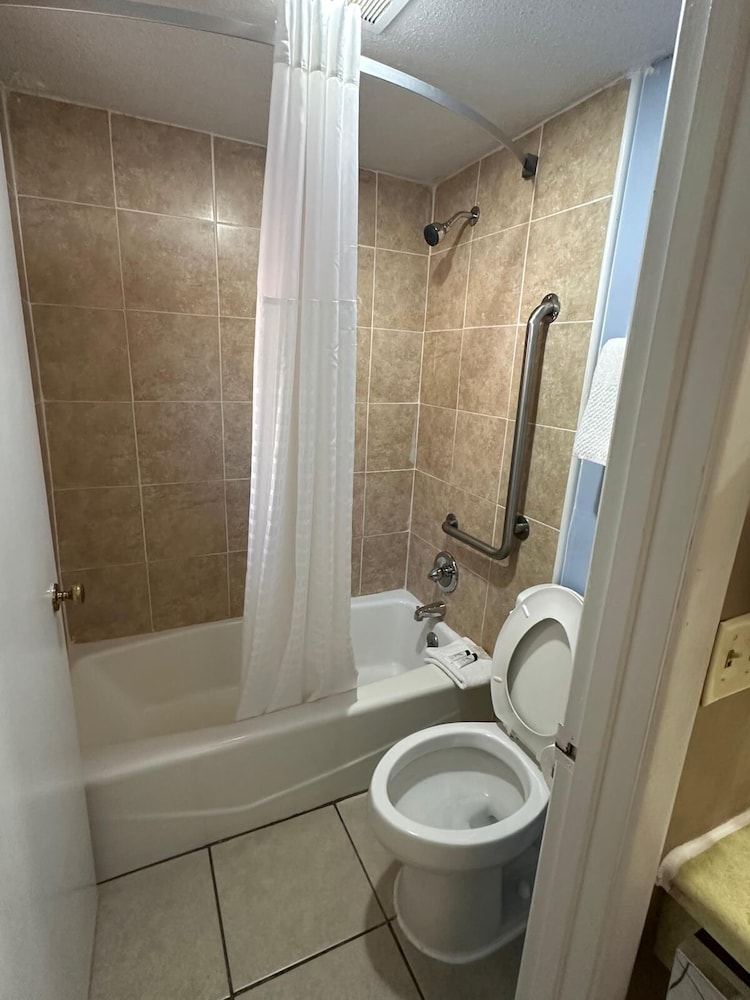 Americas Best Value Inn Franklin - photo 45