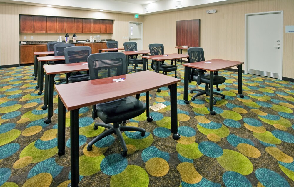 Holiday Inn Express & Suites Topeka North by IHG - photo 23