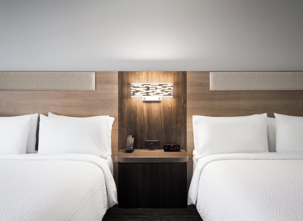 Holiday Inn Express Indianapolis Airport by IHG - photo 24