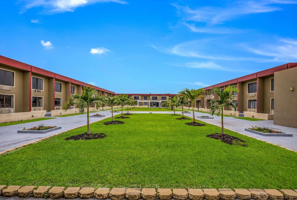 OYO Hotel Orlando Airport - photo 36