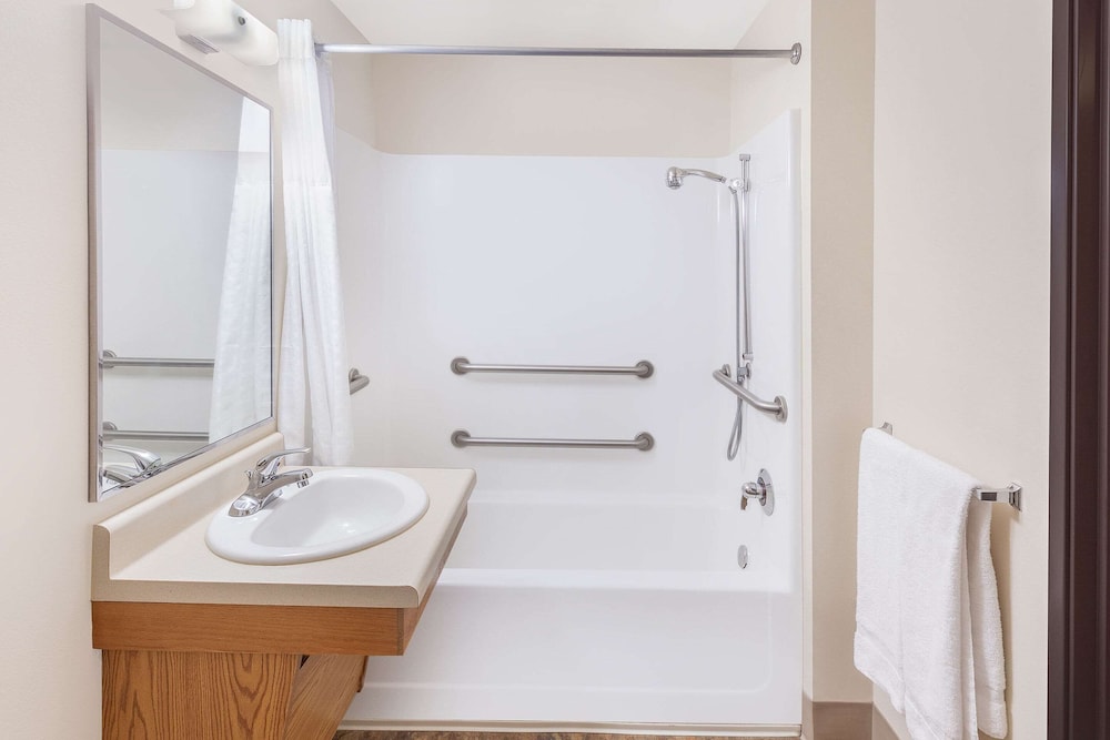 WoodSpring Suites Ankeny Des Moines - photo 20