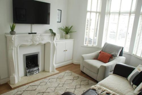 Entire house Waterloo free street parking — 4-Star Luxury Hotel in Waterloo, United Kingdom