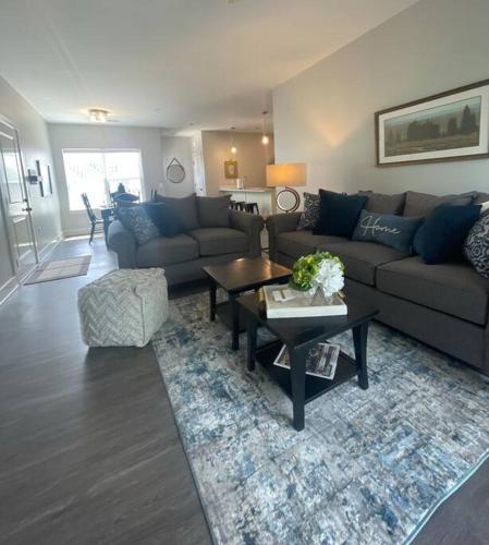 Main Floor 2 Bedroom Condo in Bettendorf — 4-Star Luxury Hotel in Bettendorf, United States