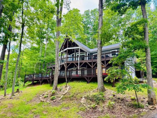 Secluded Mountain Retreat Near Downtown AVL in Asheville, United States