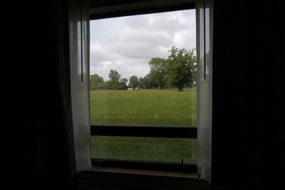 Days Inn by Wyndham Flint Bishop International Airport - photo 17