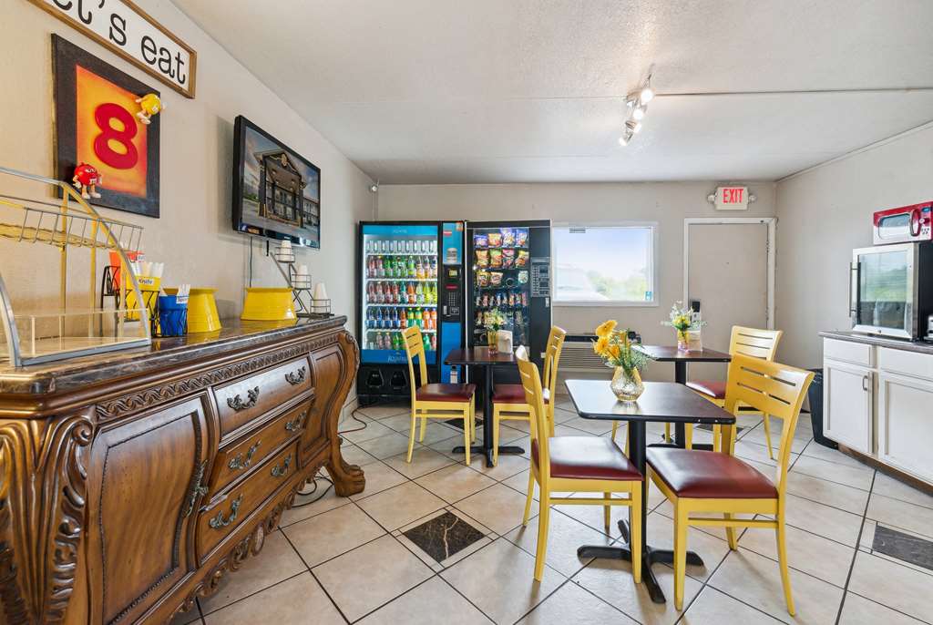 Super 8 by Wyndham Millbury Toledo - photo 41