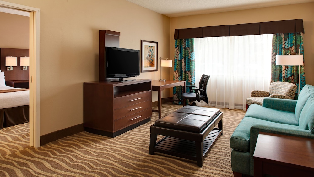 Holiday Inn and Suites Overland Park West an IHG Hotel - photo 4