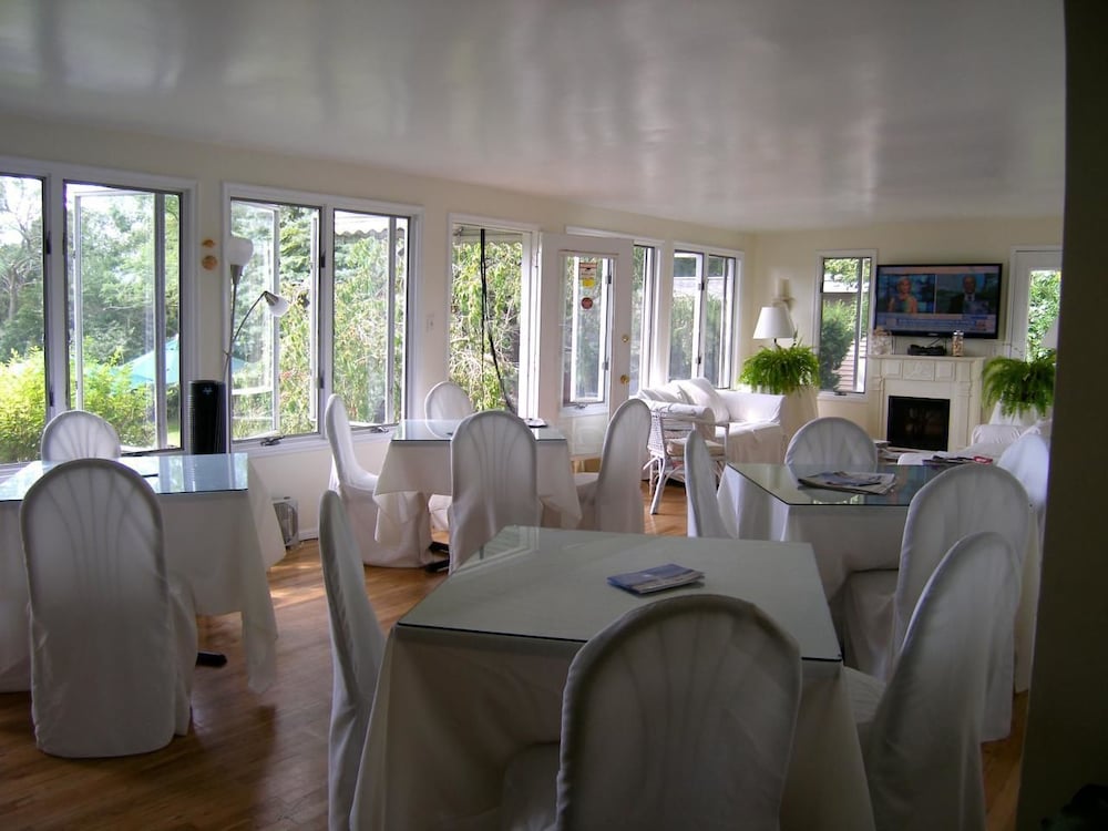 Hamlet Inn - photo 5