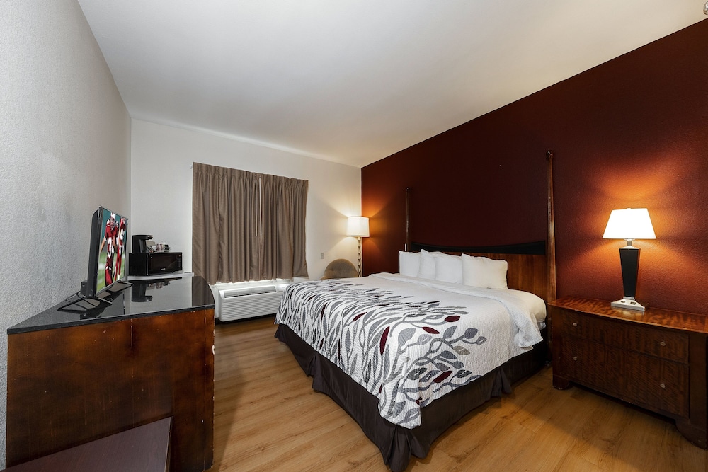 Red Roof Inn & Suites Biloxi Ocean Springs - photo 15