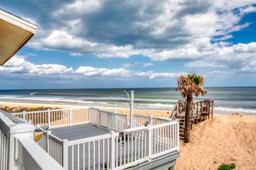The Funky Pelican Retreat Oceanfront — 4-Star Luxury Hotel in Palm Coast, United States
