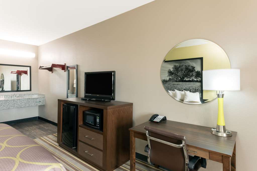 Super 8 by Wyndham Colorado City - photo 6