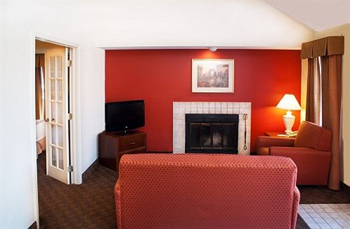 Hawthorn Suites by Wyndham Holland Toledo Area - photo 8