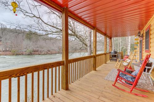 ‘toccoa Waterfront Hideaway:’ Hot Tub & Fire Pit