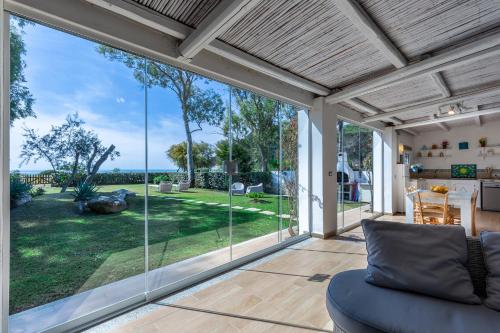 Villa Cala Pira sul mare con Wi Fi — 4-Star Luxury Hotel in Castiadas, Italy