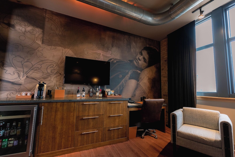 The Iron Horse Hotel - photo 41