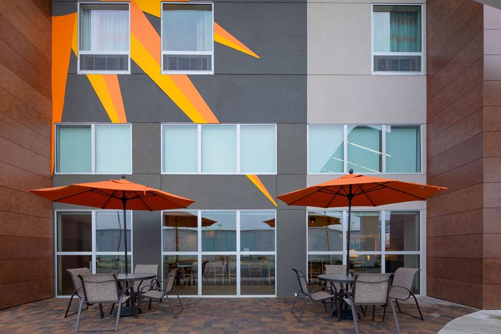 La Quinta Inn & Suites by Wyndham Perry - photo 19