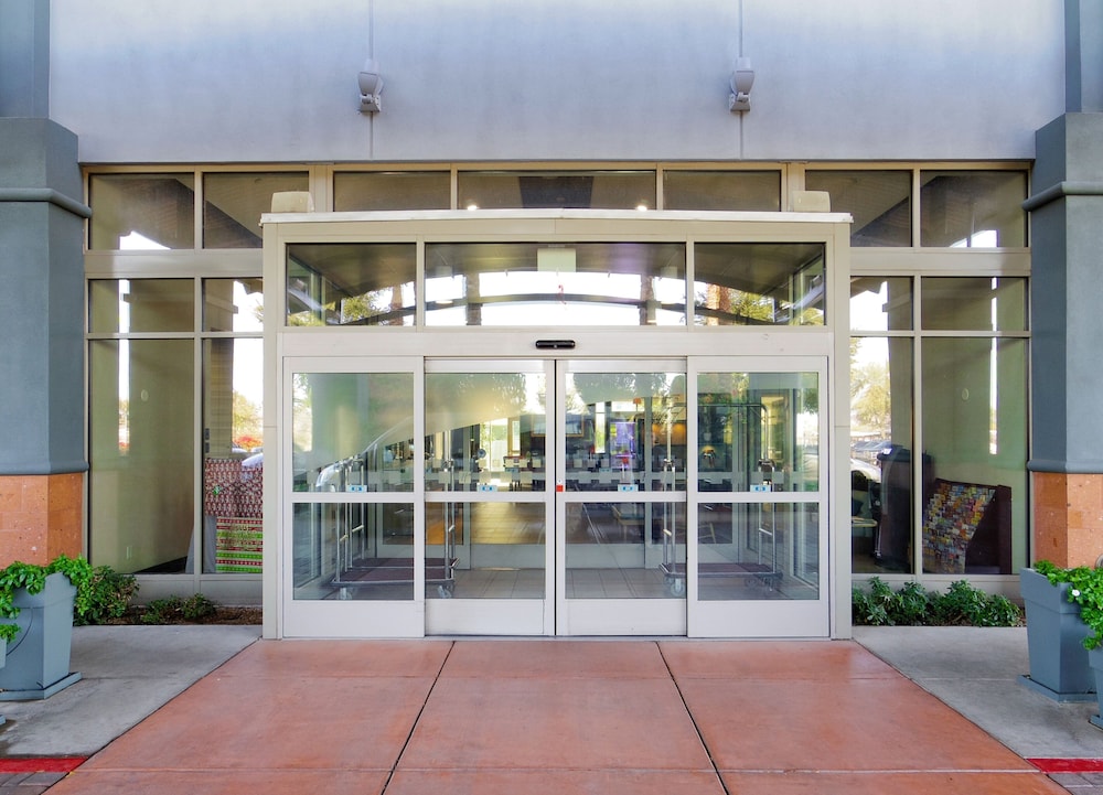 Holiday Inn Hotel & Suites Phoenix Airport By Ihg - photo 57