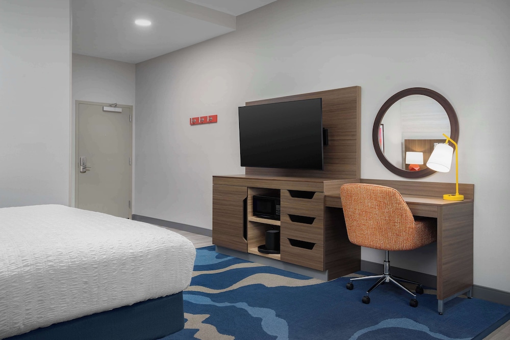 Hampton Inn and Suites by Hilton Naples South - photo 8