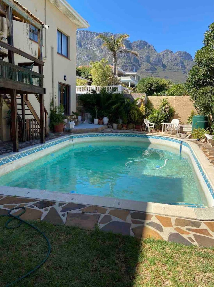 Room living In Camps Bay Summer