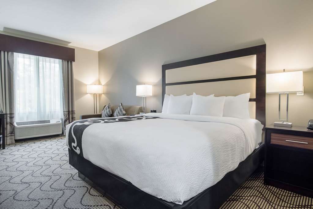 La Quinta Inn & Suites by Wyndham Auburn - photo 11