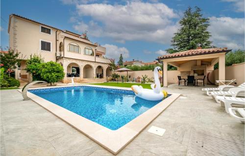 2 Bedroom Lovely Apartment In Medulin — 4-Star Luxury Hotel in Medulin, Croatia