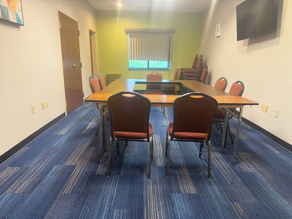 Holiday Inn Express & Suites Quakertown Allentown Area by IHG - photo 40