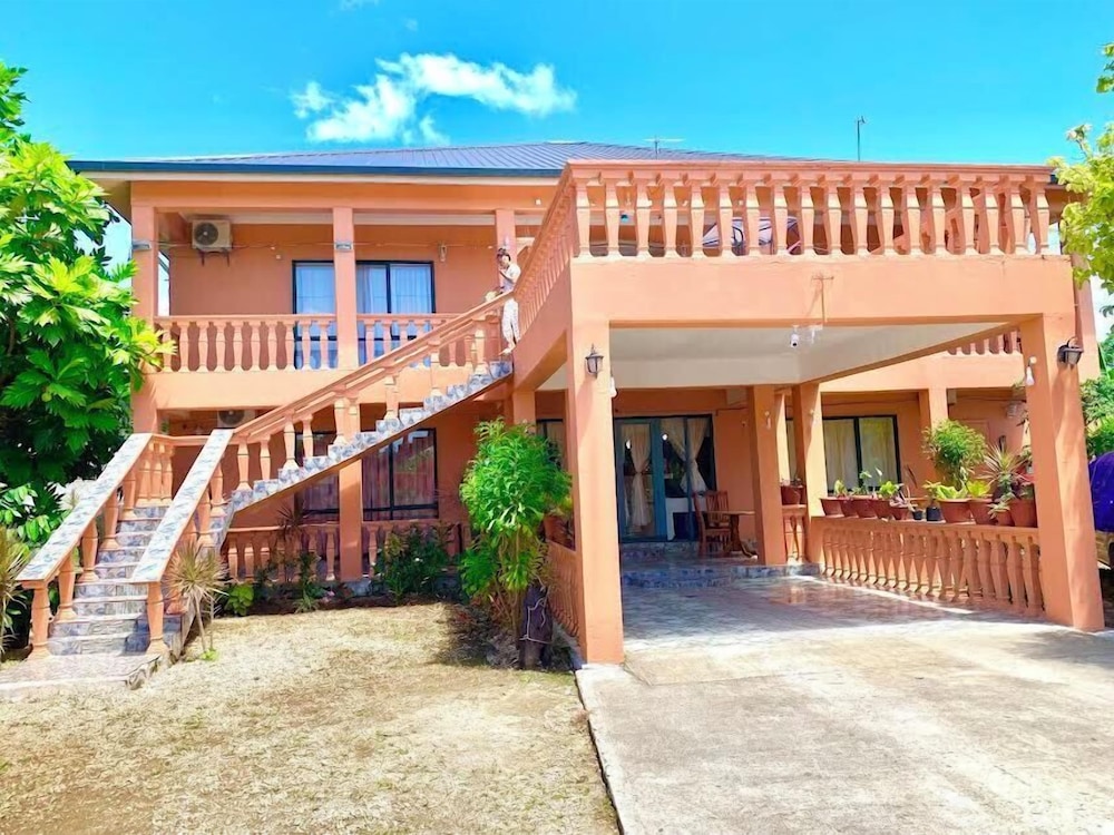 Paradise First Hotel — hotel in Nuku'alofa