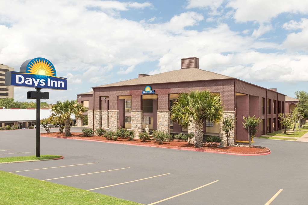 Days Inn by Wyndham College Station University Drive — hotel in College Station