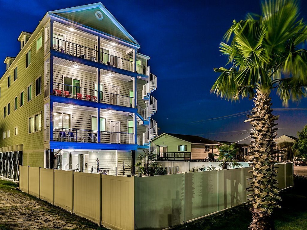 Together Resorts 20th Ave Side A My Myrtle Beach Retreat — 4-Star Luxury Hotel in North Myrtle Beach, United States
