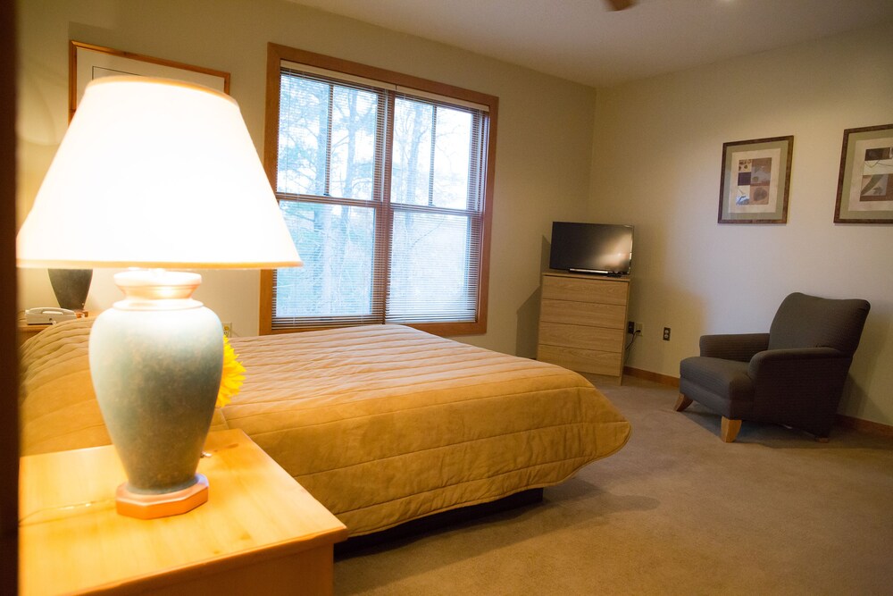 Heartwood Resort & Conference Center - photo 10
