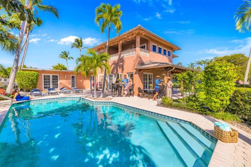 Walk To Beach Waterfront Heated Pool Pelican Key RESIDENCES in Fort Lauderdale, United States