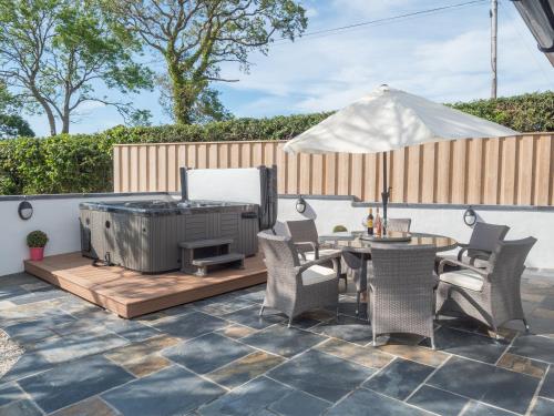 Cilbronnau Lodge Cardigan — 4-Star Luxury Hotel in Cardigan, United Kingdom