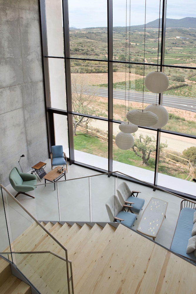 Hotel Bodega Finca de Los Arandinos — 4-Star Luxury Hotel in Entrena, Spain