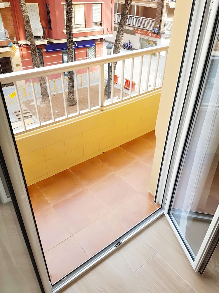 Precioso Piso En Cabanyal Junto Playa Las Arenas — Valencia