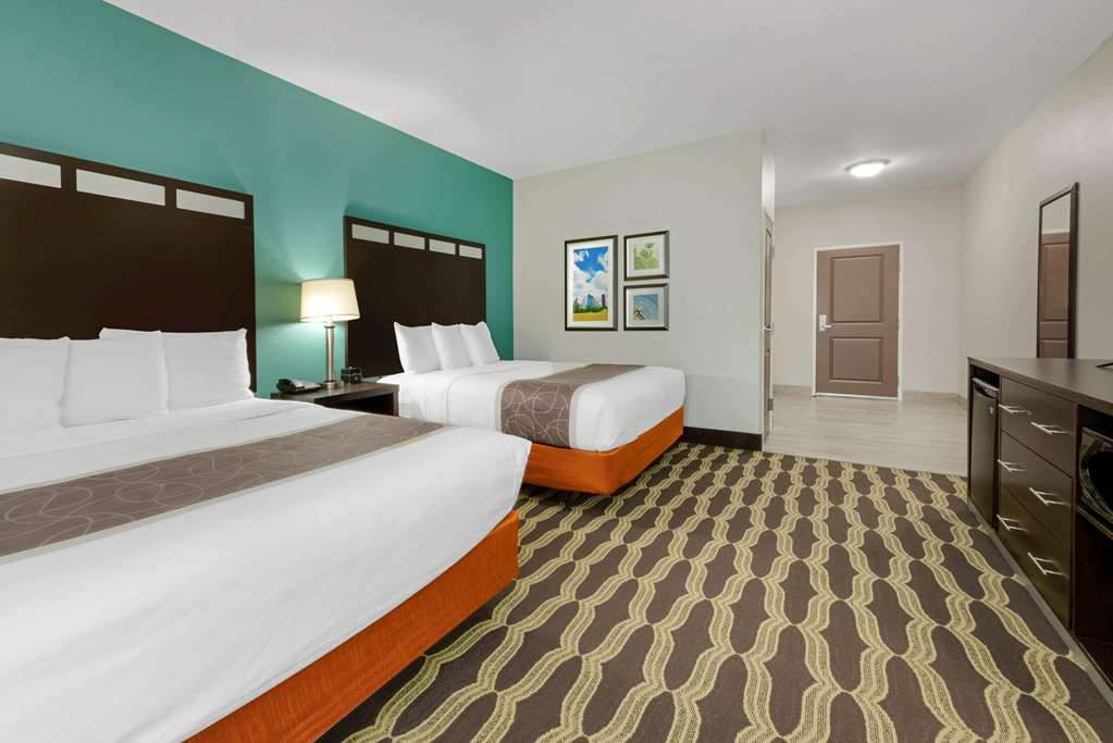 La Quinta Inn & Suites by Wyndham Houston Humble Atascocita - photo 16