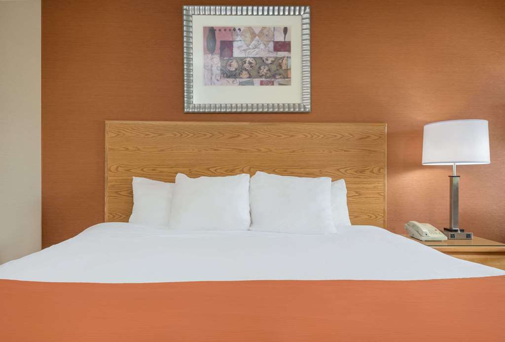 Days Inn by Wyndham Columbus Fairgrounds - photo 16