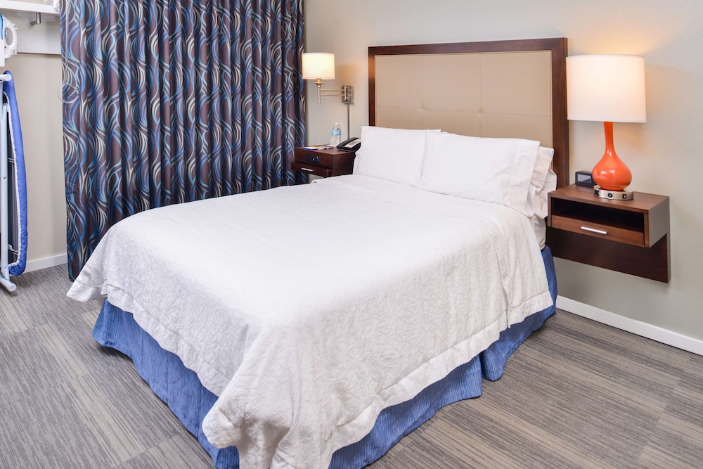 Hampton Inn Seattle Airport - photo 7