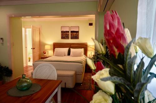 Curtis Falls Studio Apartment — 4-Star Luxury Hotel in Tamborine Mountain, Australia