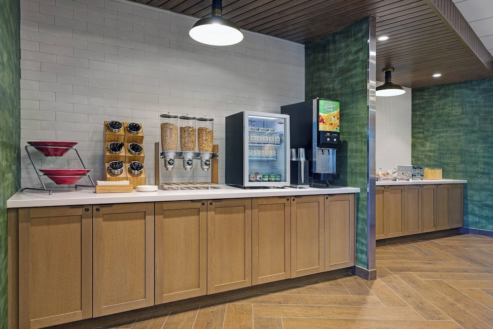 Fairfield Inn & Suites by Marriott Milwaukee Brookfield - photo 49