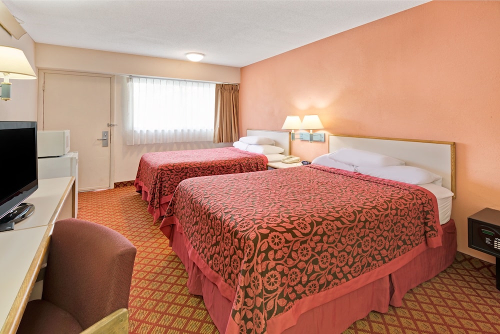 Days Inn by Wyndham Overland Park Metcalf Convention Center - photo 7
